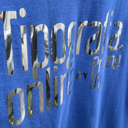 T-shirt con stampa in oro, argento e olografico