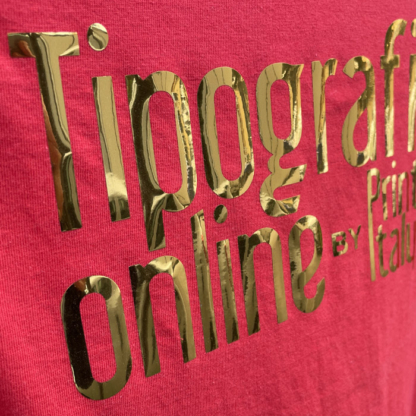 T-shirt con stampa in oro, argento e olografico